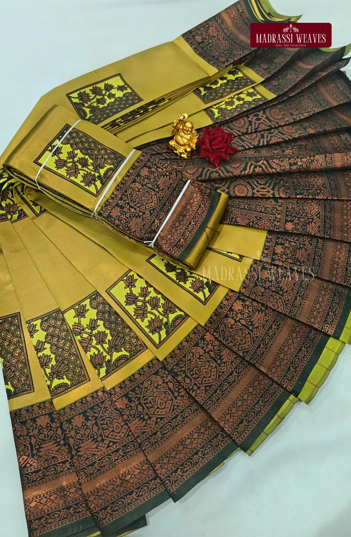 Avarthana Box Lotus Saree