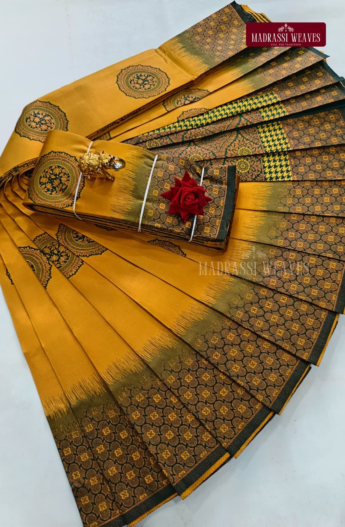 Avarthana Chakra Saree