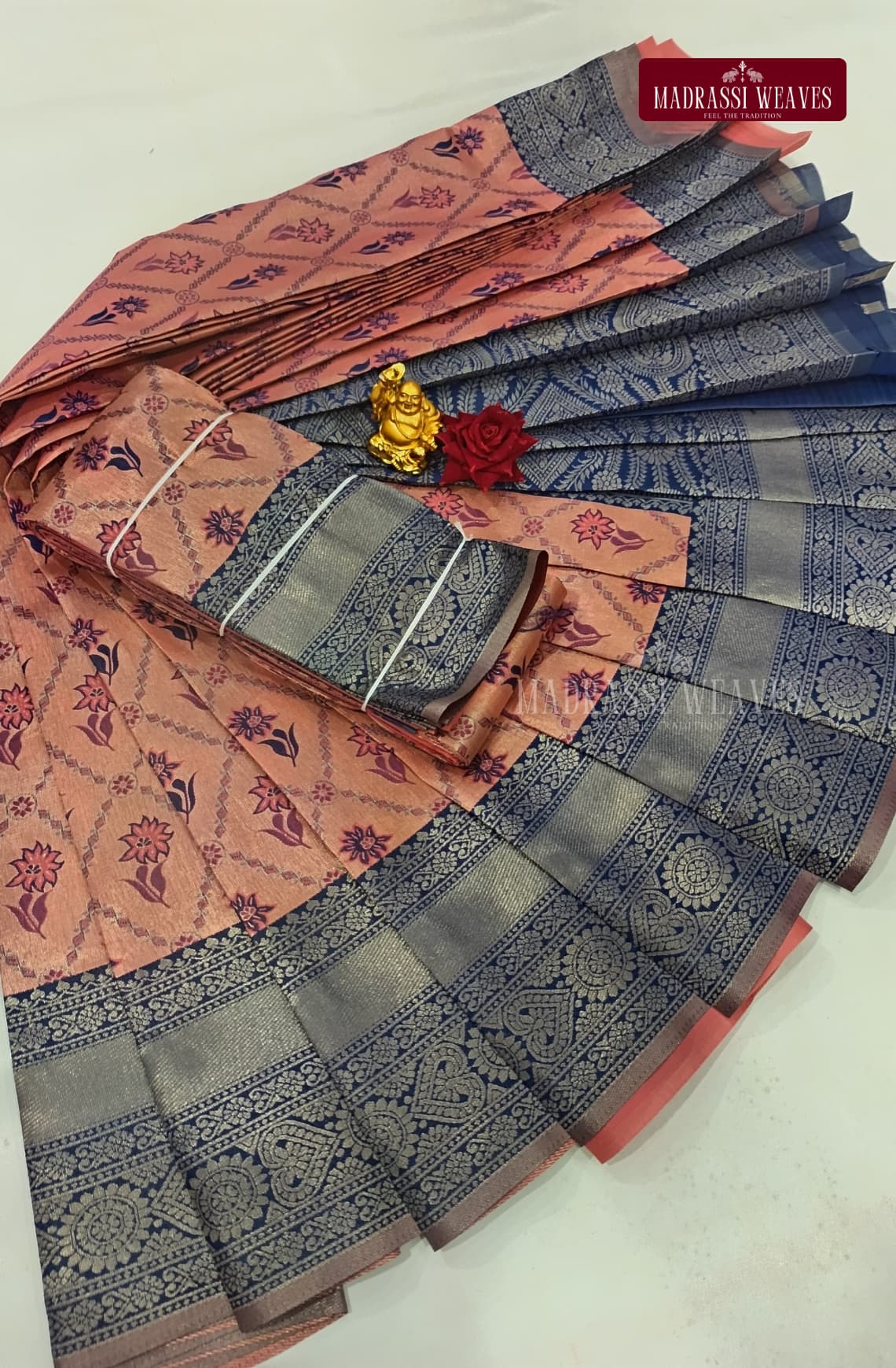 Avarthana Checked Saree