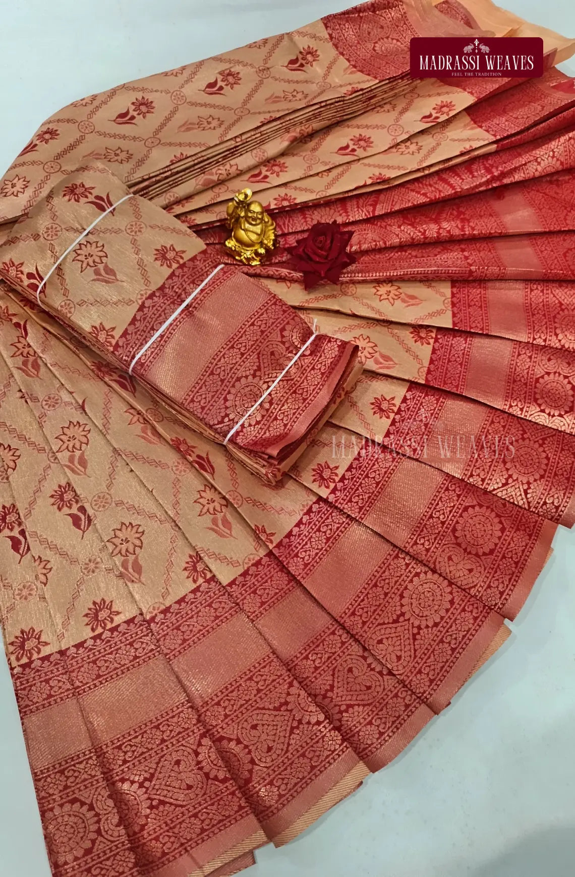 Avarthana Checked Saree