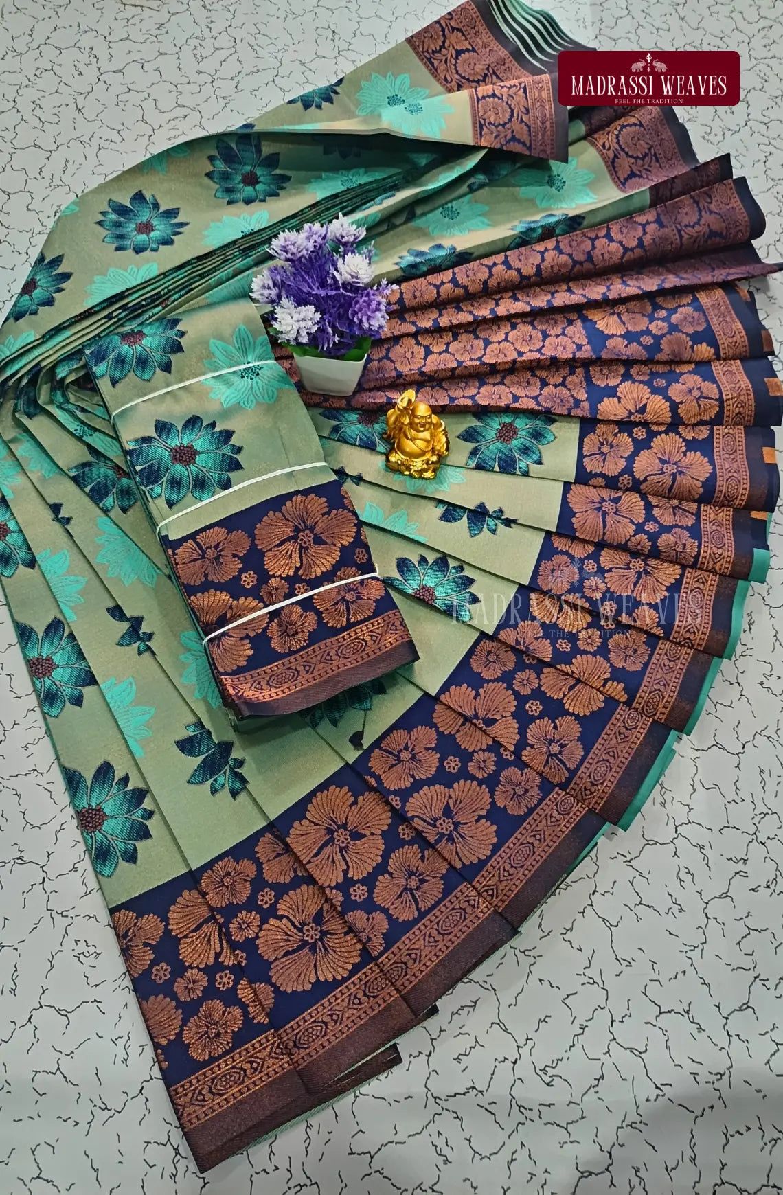 Avarthana Flower Motif Saree
