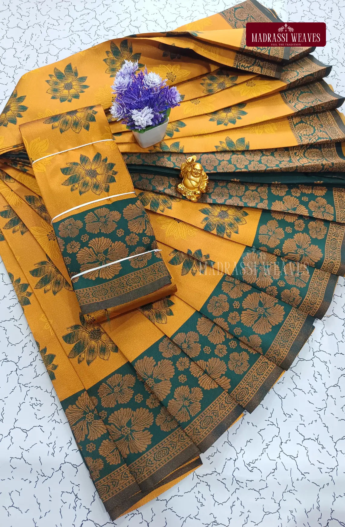 Avarthana Flower Motif Saree