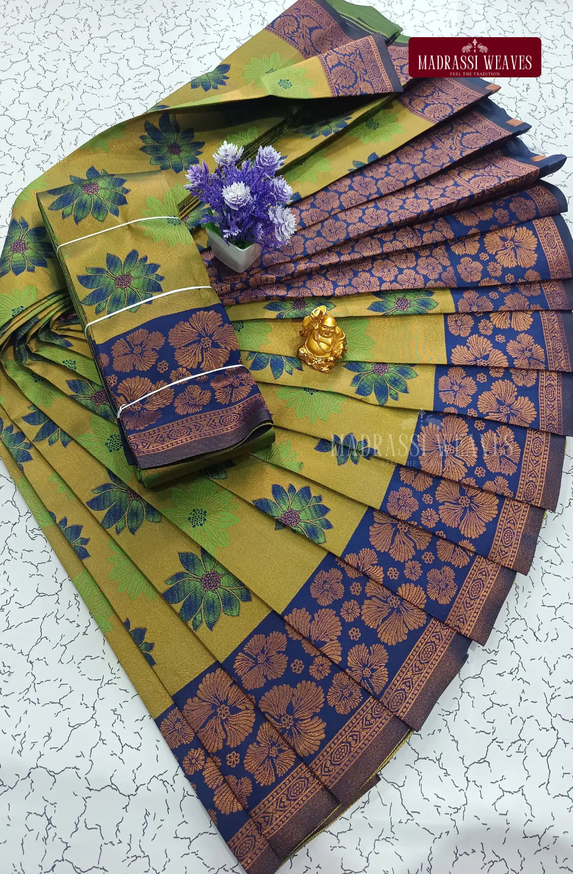 Avarthana Flower Motif Saree