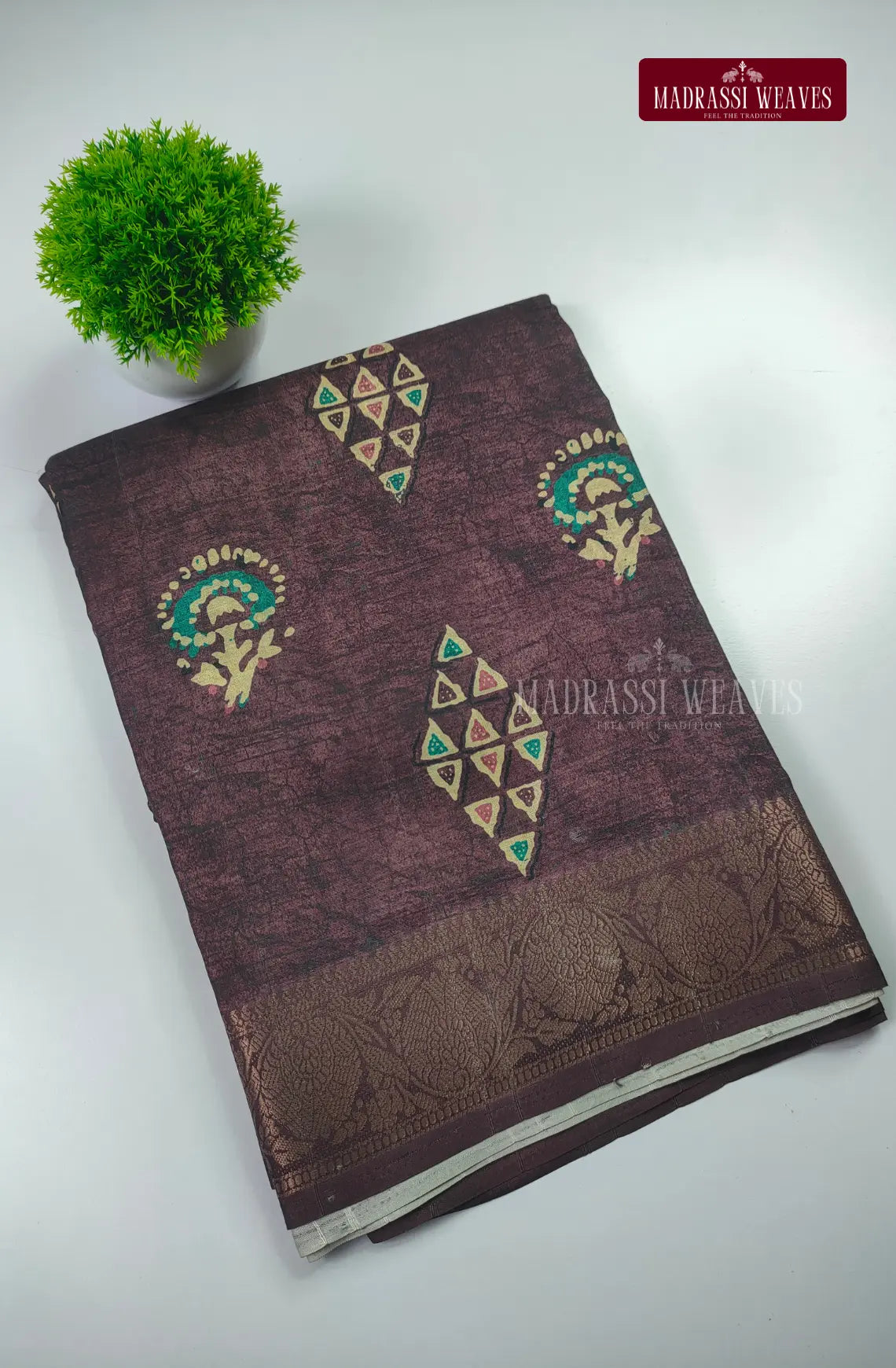 Trendy Floral Print Saree