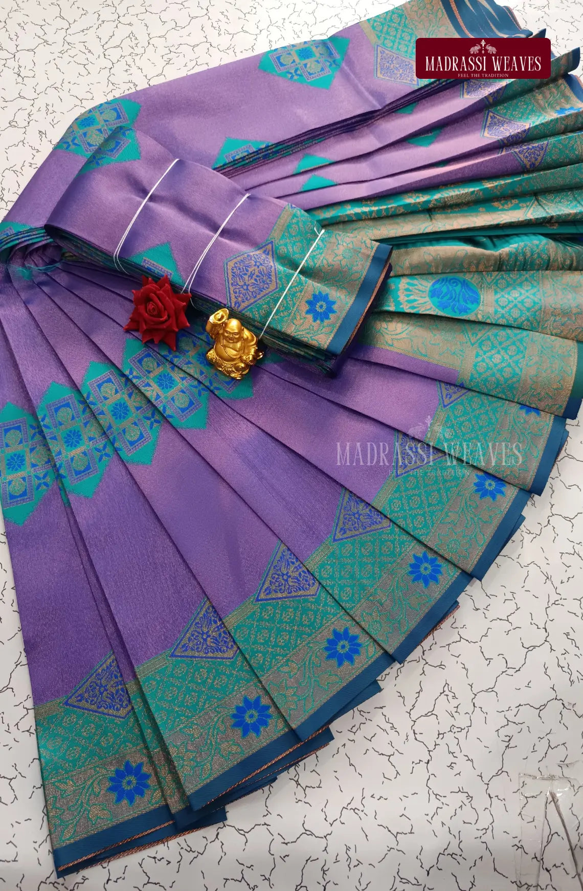 Avarthana Box Butta Saree