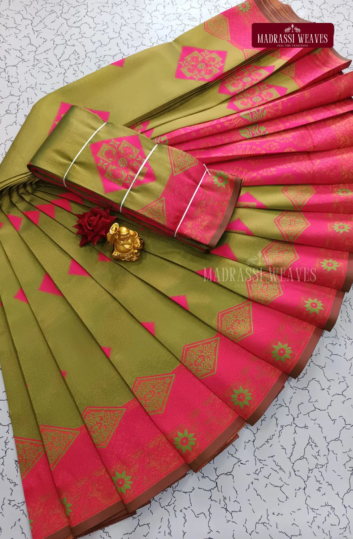 Avarthana Box Butta Saree