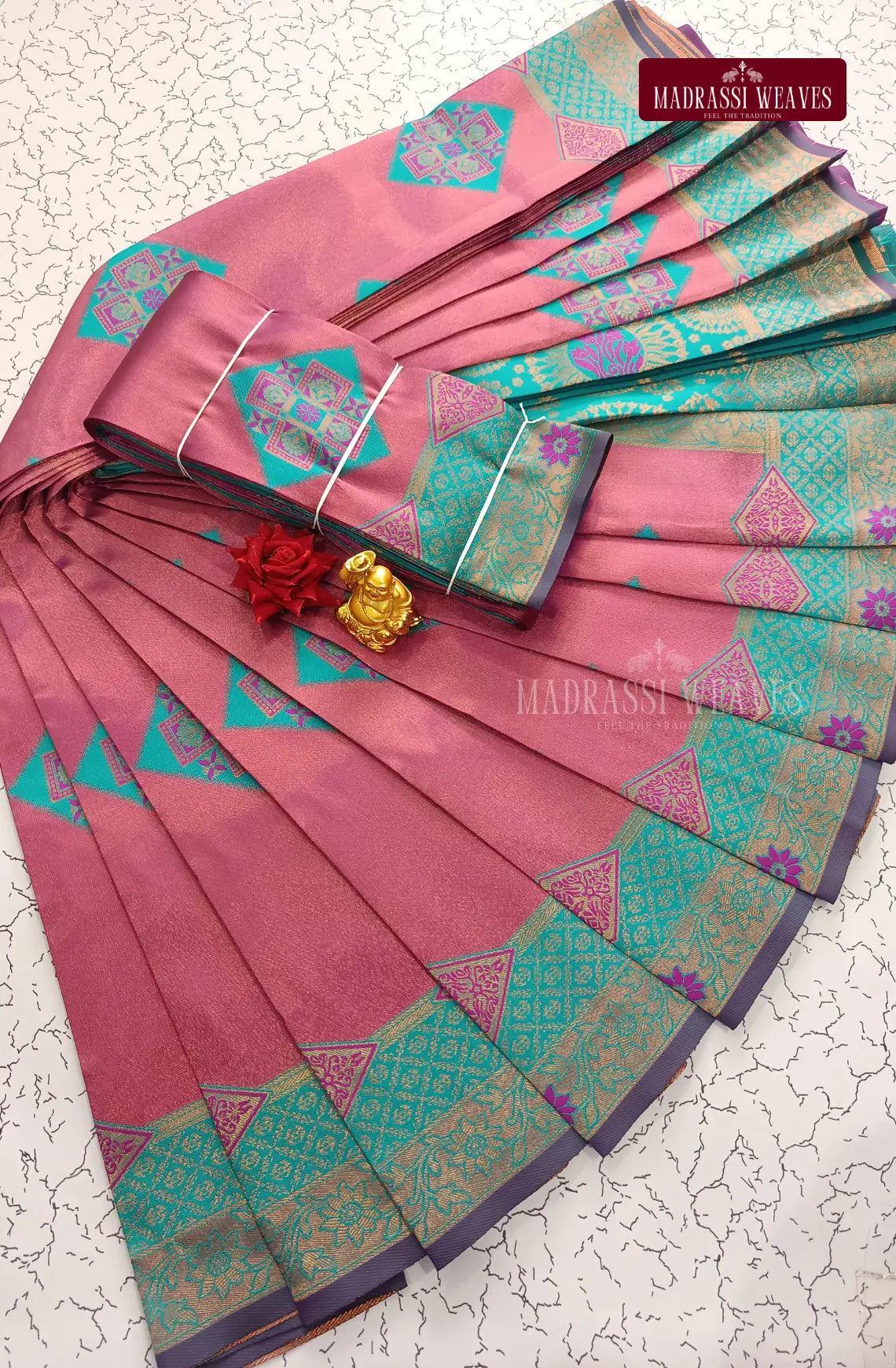 Avarthana Box Butta Saree