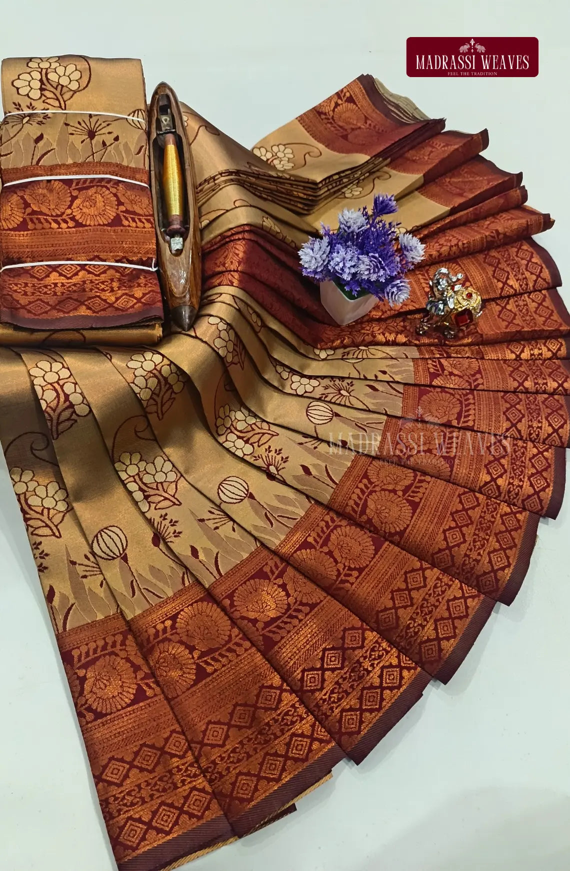 Avarthana Floral Motif Saree