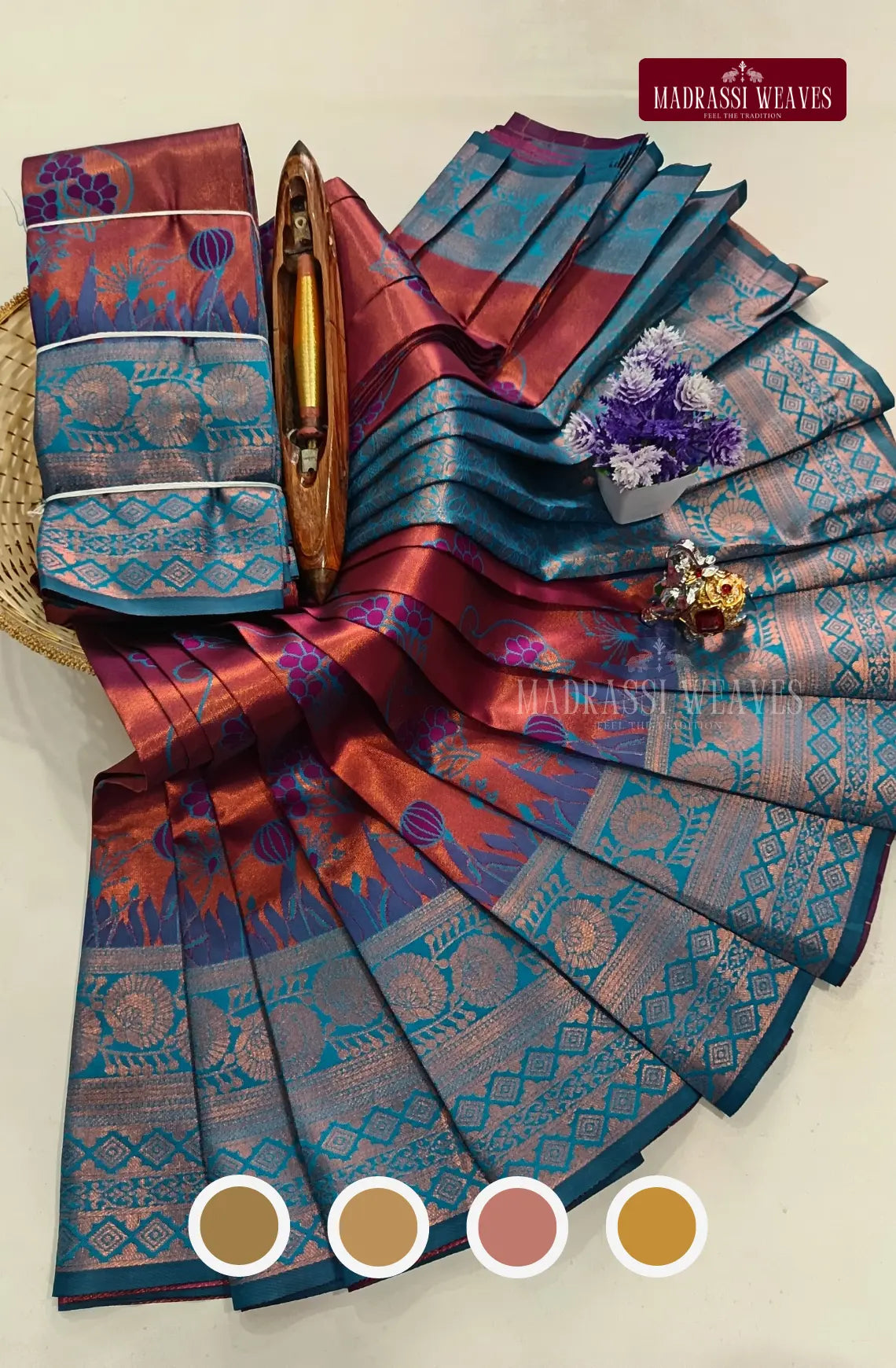 Avarthana Floral Motif Saree