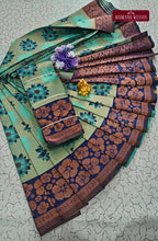 Avarthana Flower Motif Saree